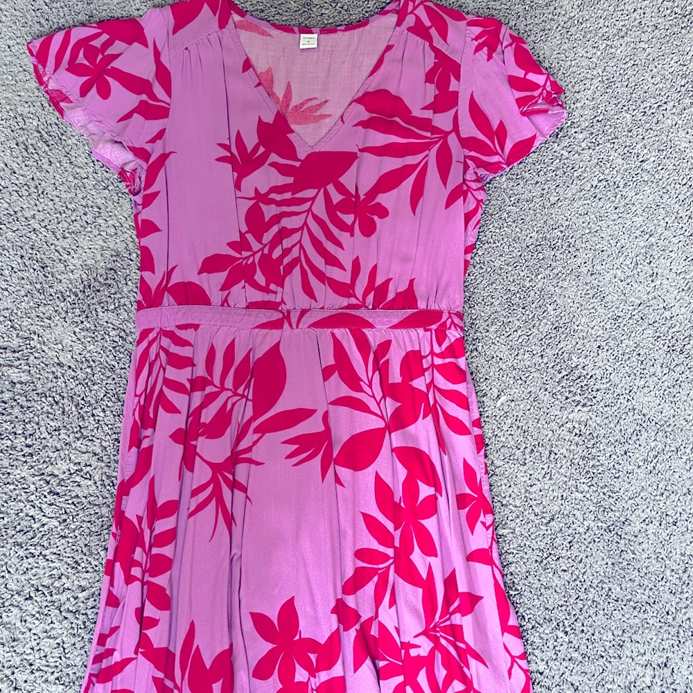 Old Navy V Neck Flutter Sleeve Short Dress in Purple and Hot Pink Tropical